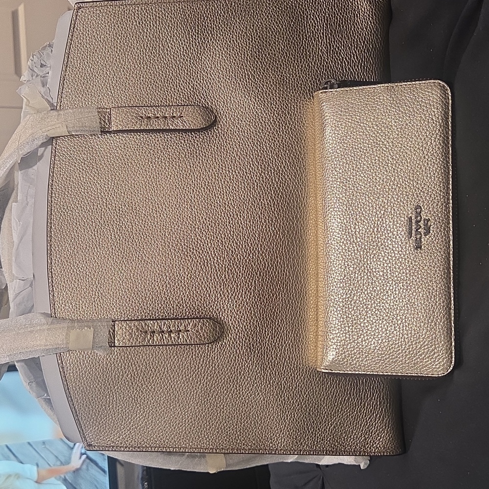 Coach Metallic Gold Satchel and Wallet Set Orig Price For Bag 350 Wallet 100 - Picture 4 of 7